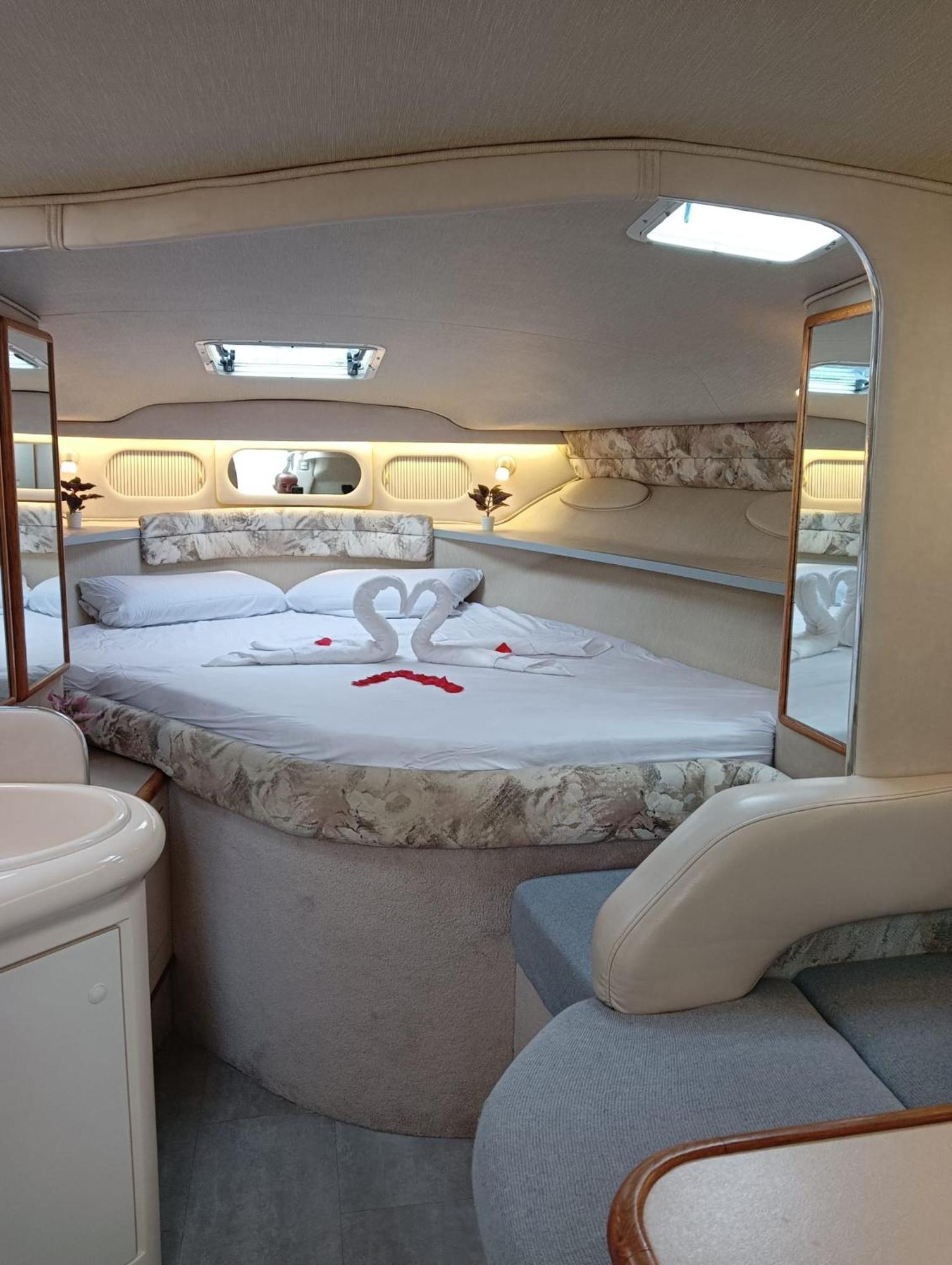 Diagonal Mar Sailboat Hotel Сант Адриа де Бесос Екстериор снимка